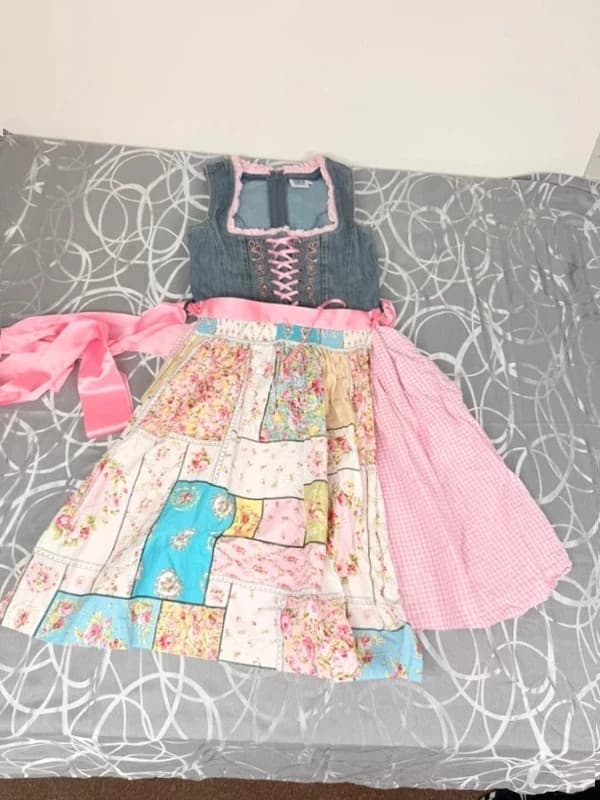 Country line bavorské šaty / dirndl / kroj, velikost S — second hand, velmi dobrý
