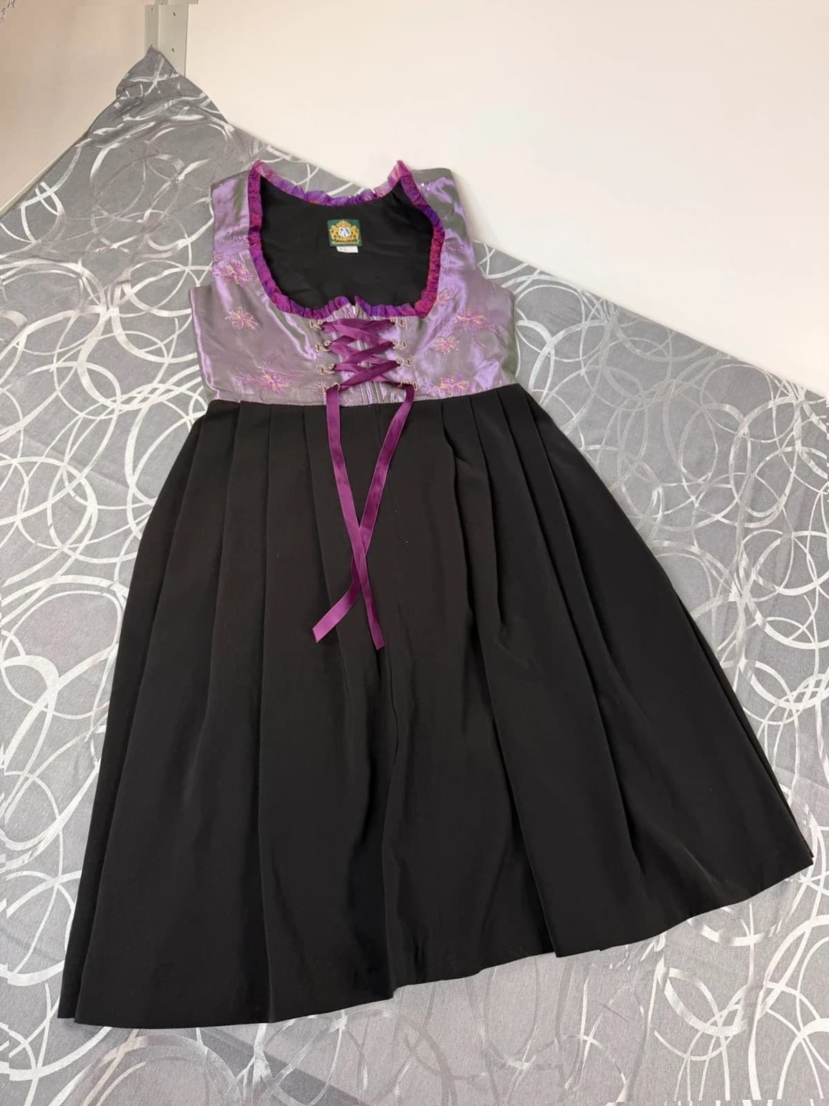 Hammerschmid bavorské šaty / dirndl / kroj, velikost 44 — second hand, velmi dobrý