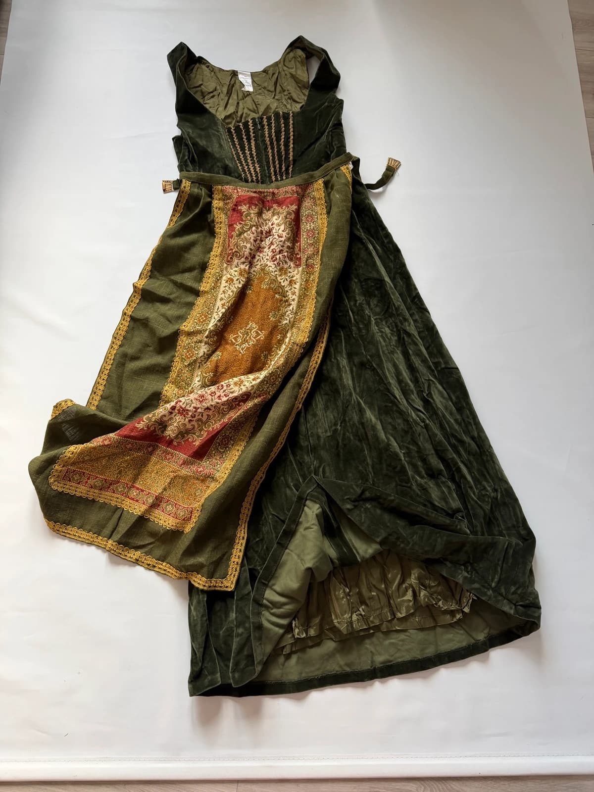 Bez značky Bavorské šaty / kroj, velikost 40 — second hand, velmi dobrý