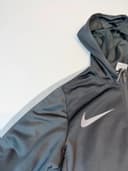 Nike mikina, velikost S — second hand, velmi dobrý — detail 2