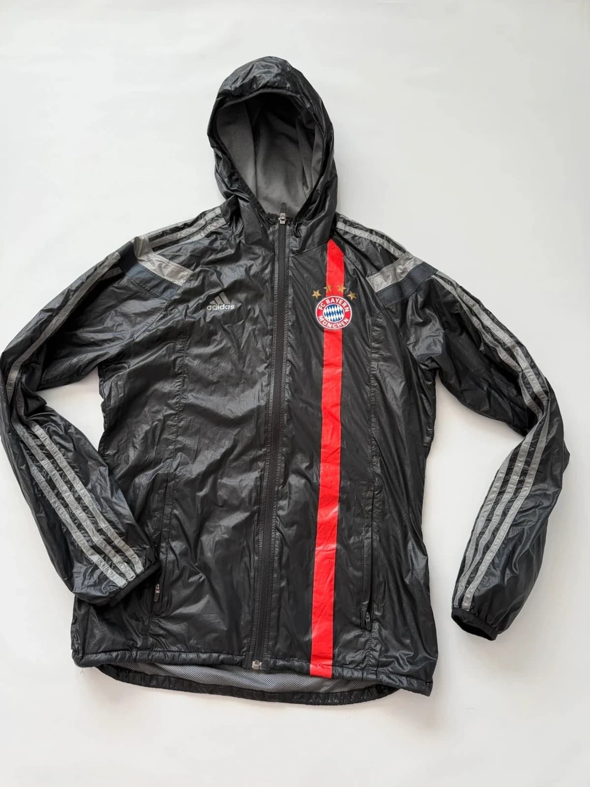 Adidas FC Bayern München bunda / větrovka, velikost S — second hand, velmi dobrý