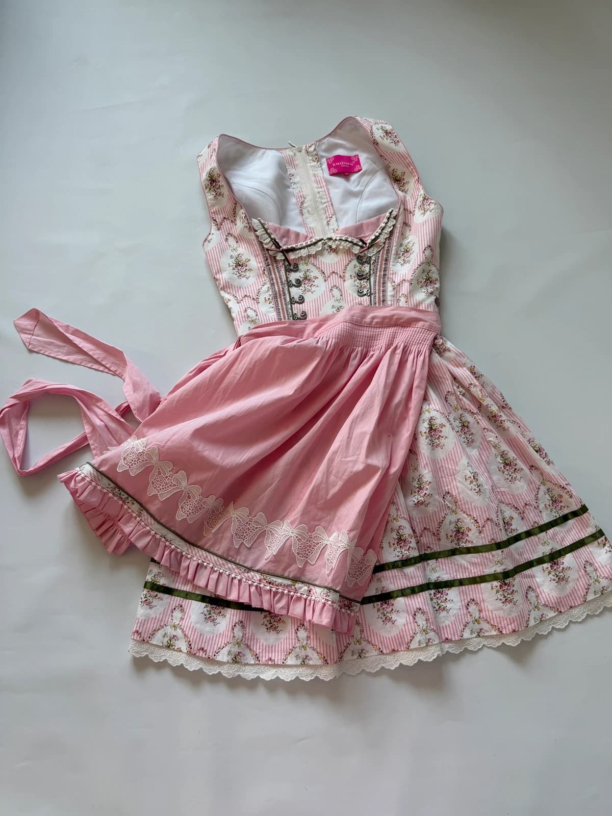 Krüger Madl Krüger dirndl / bavorské šaty / kroj, velikost 34 — second hand, velmi dobrý