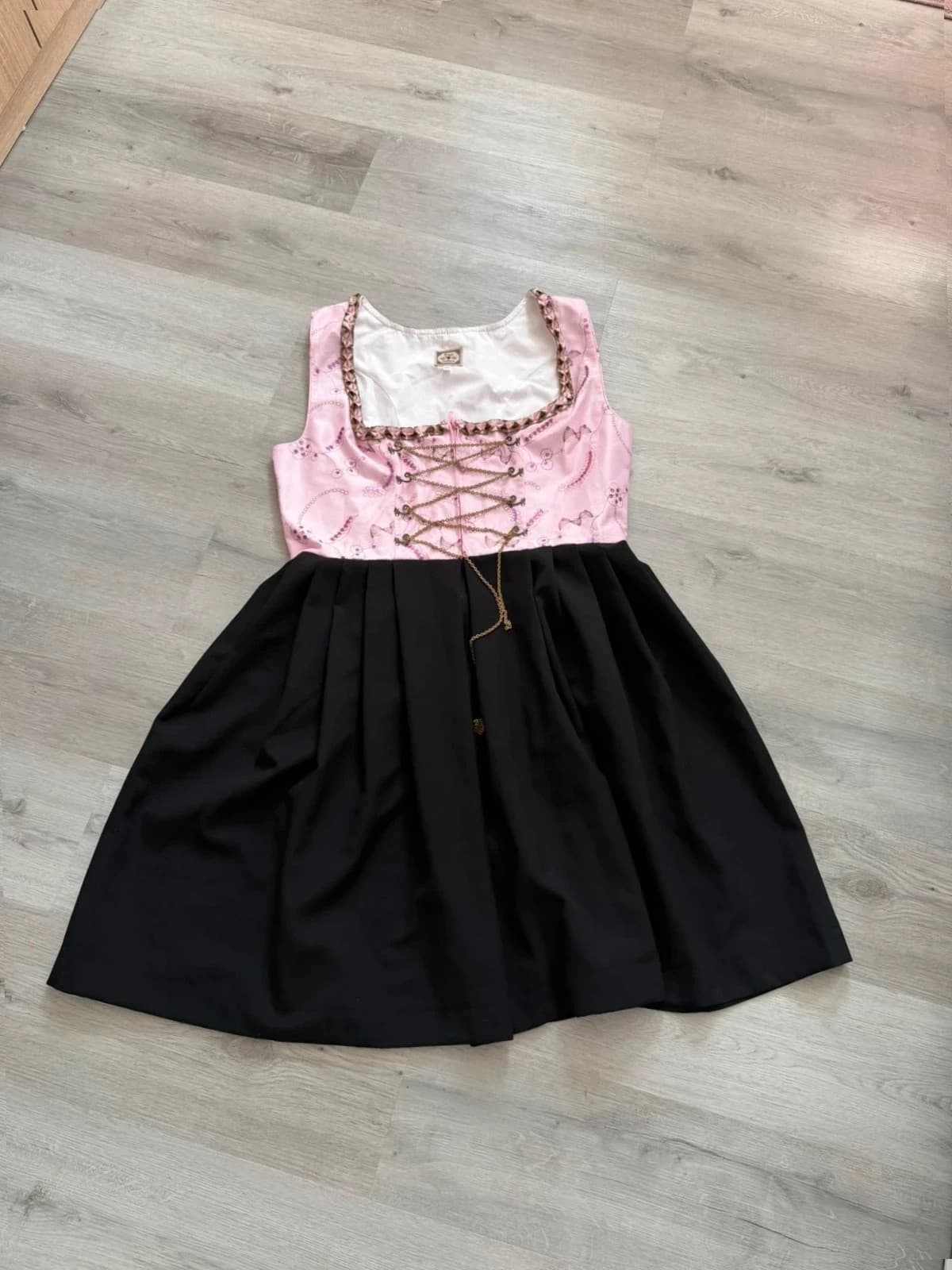 Turi bavorské šaty / dirndl / kroj, velikost 46 — second hand, velmi dobrý