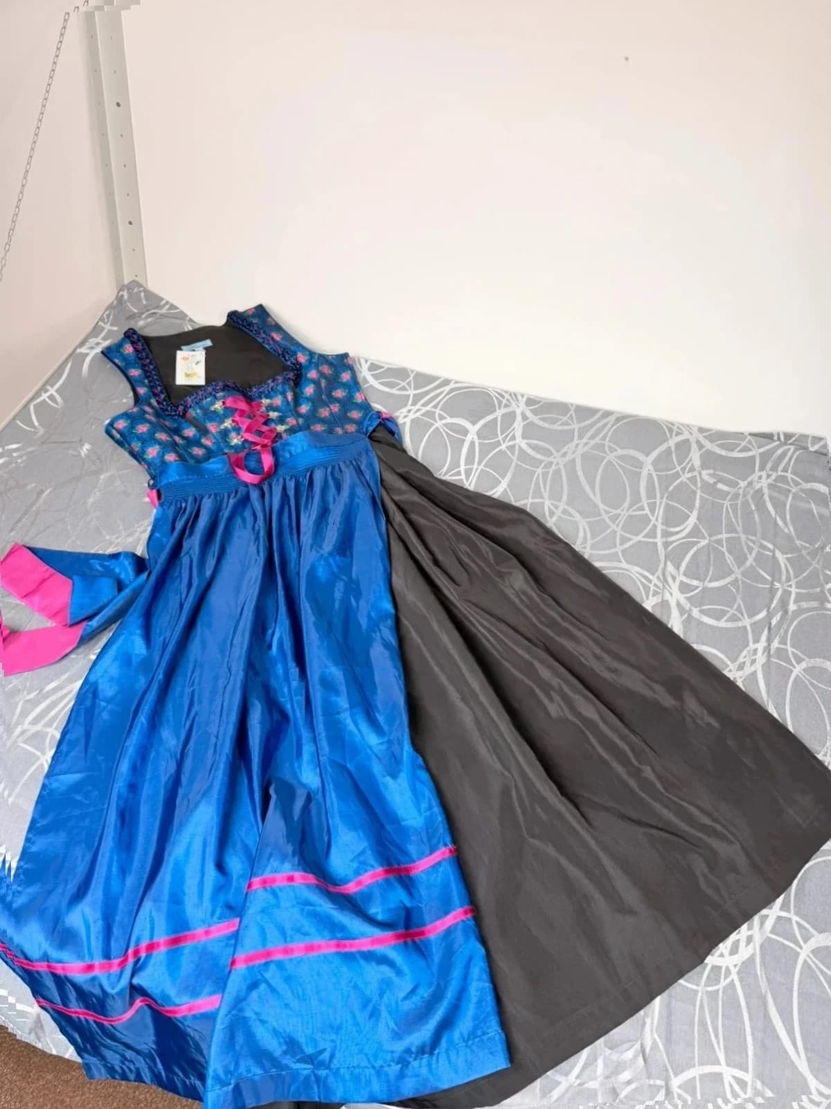 Himmelblau bavorské šaty / dirndl / kroj, velikost L — second hand, nové s visačkou
