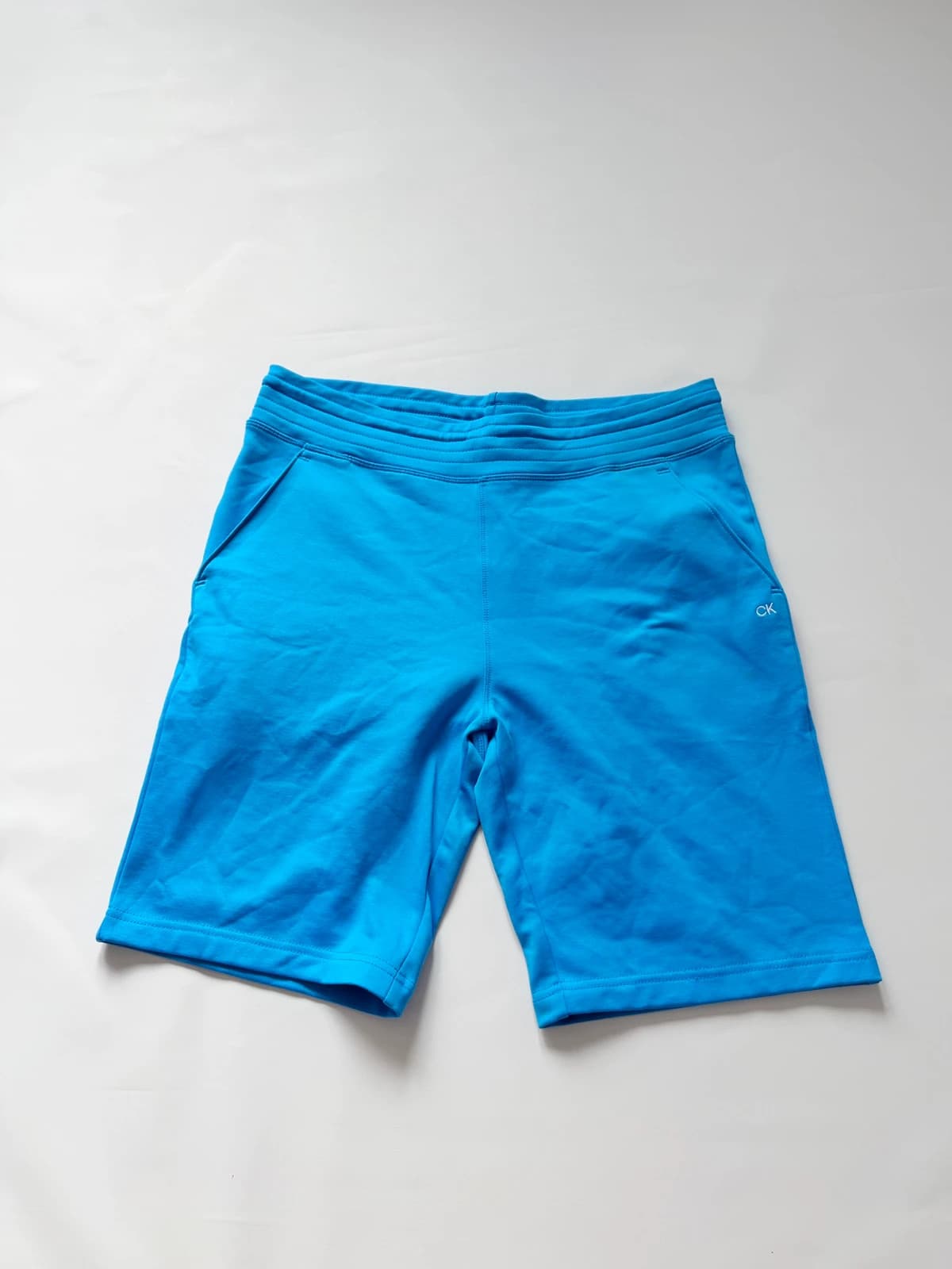 Calvin Klein golf kratasy, velikost L — second hand, velmi dobrý