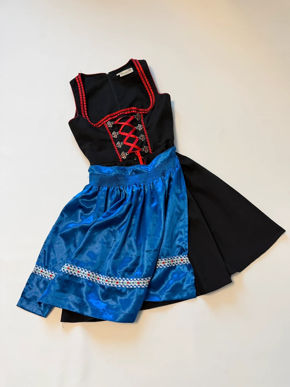 Berghaus bavorské šaty / dirndl / kroj, velikost 36 — second hand, velmi dobrý