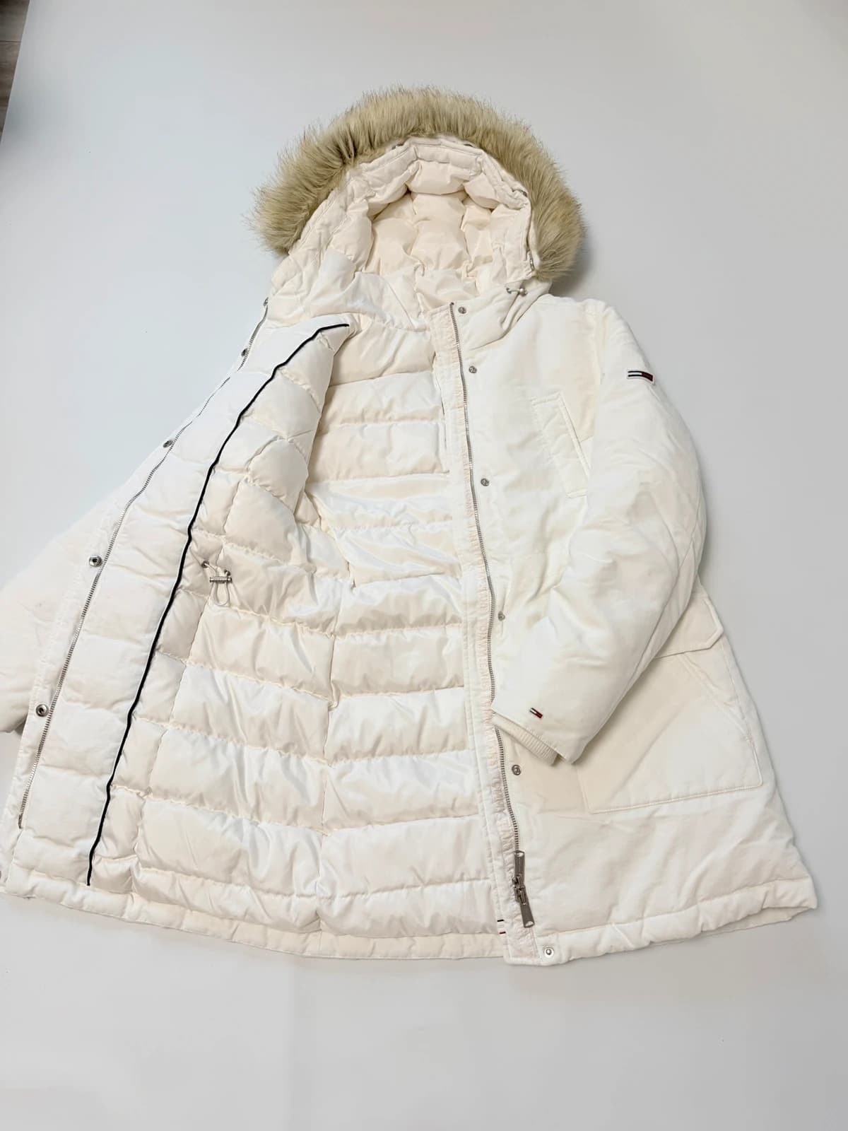 Tommy Hilfiger péřový kabát, velikost M — second hand, velmi dobrý