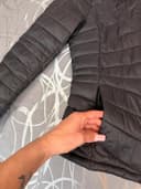 Guess bunda, velikost S — second hand, velmi dobrý — detail 5