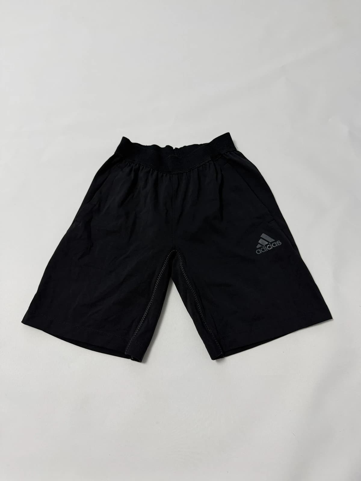 Adidas kraťasy, velikost 152 — second hand, velmi dobrý