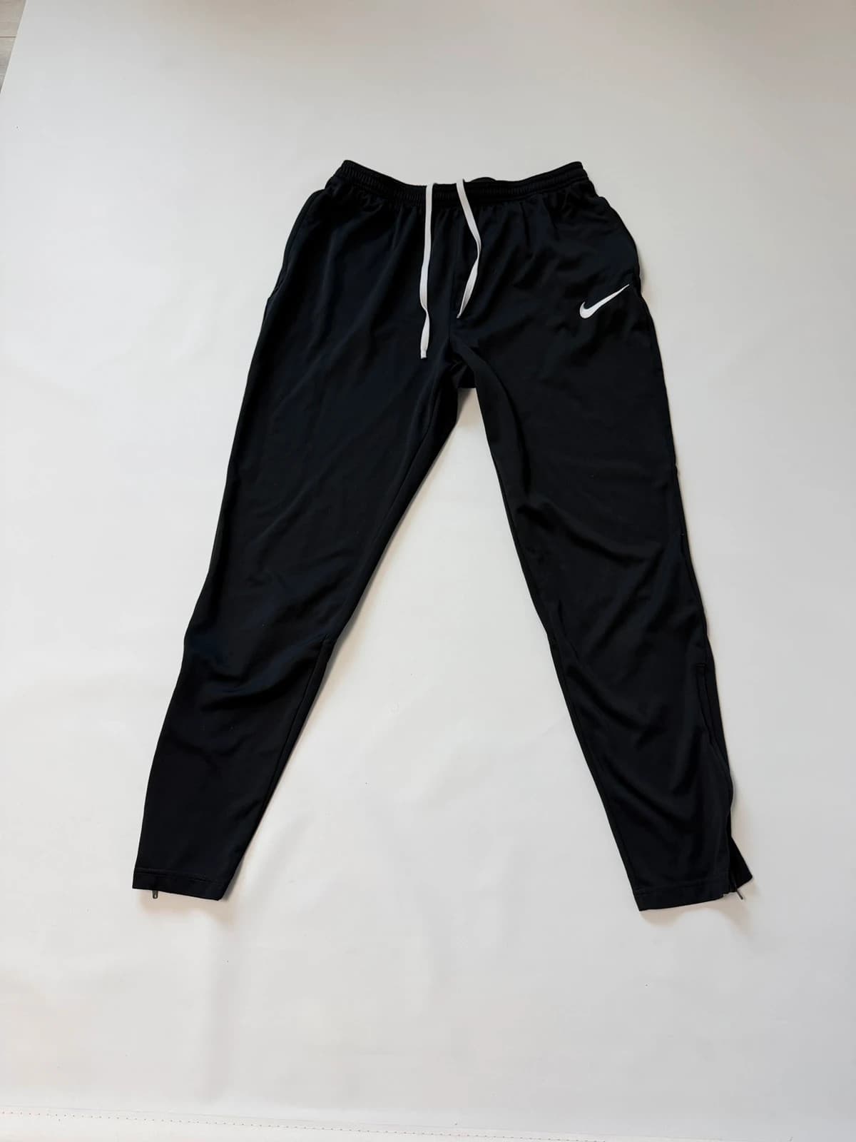 Nike tepláky, velikost L — second hand, velmi dobrý