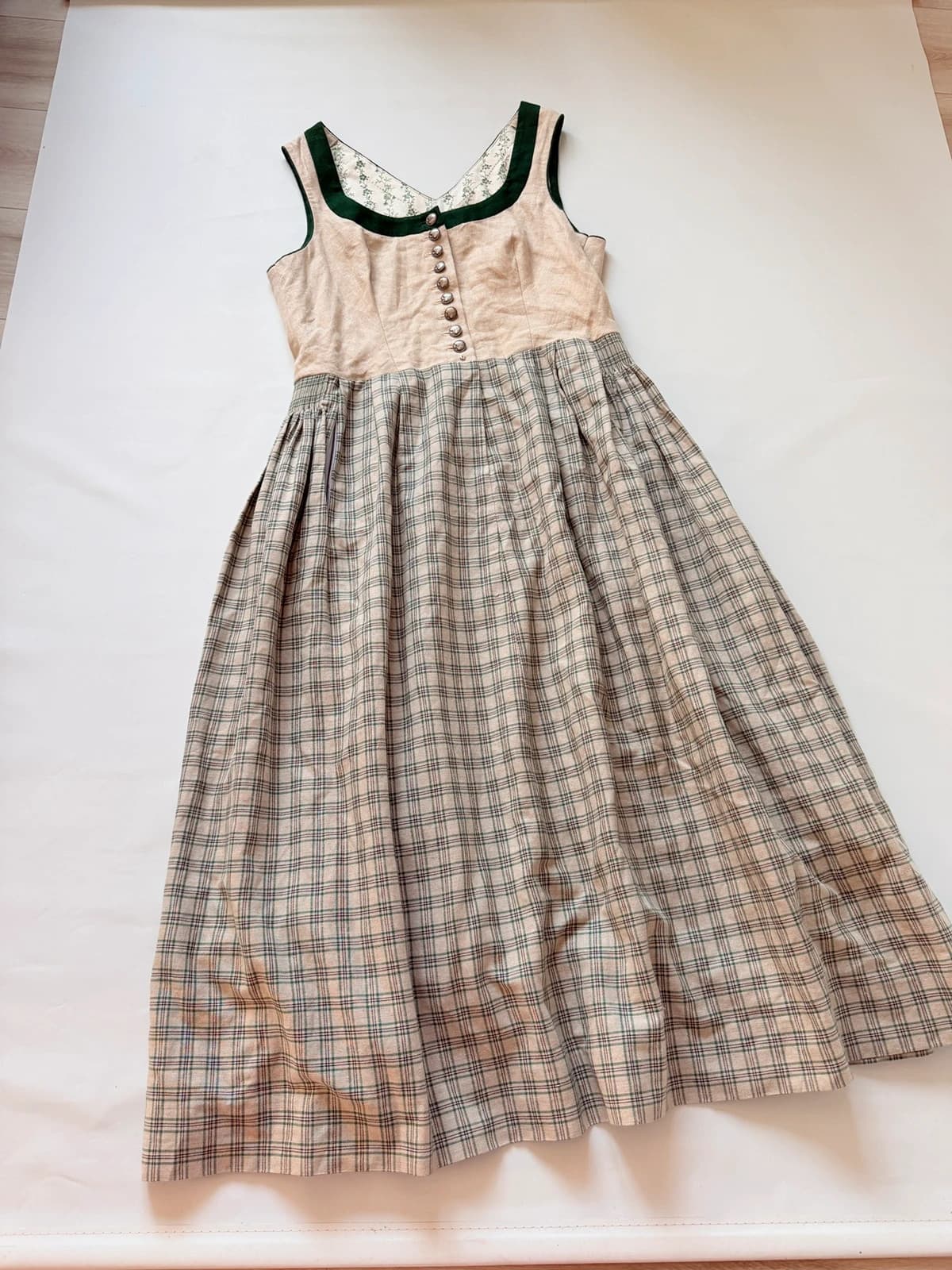Bez značky Bavorské šaty, velikost 44 — second hand, velmi dobrý