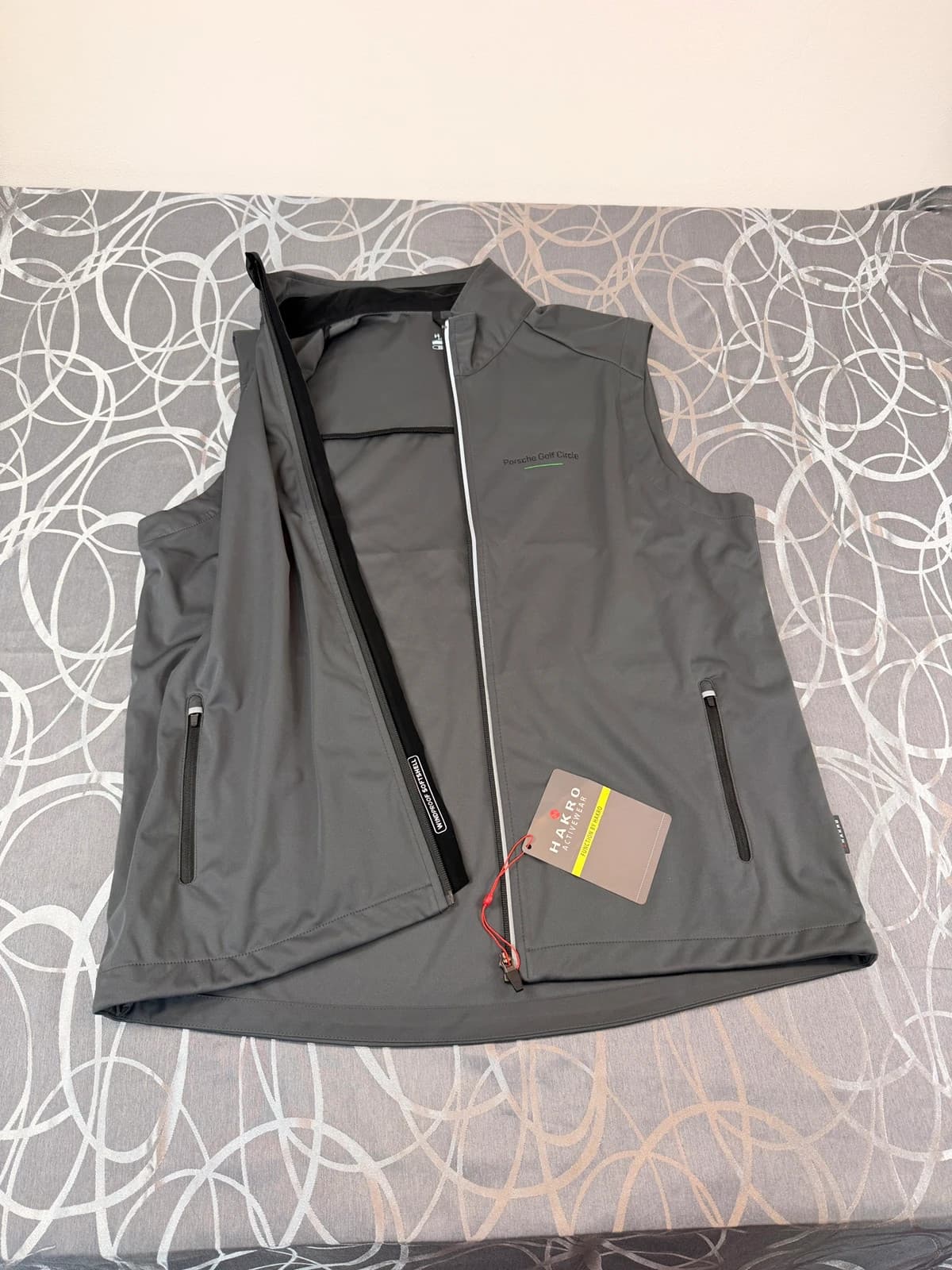 Hakro softshellová vesta, velikost XL — second hand, nové s visačkou