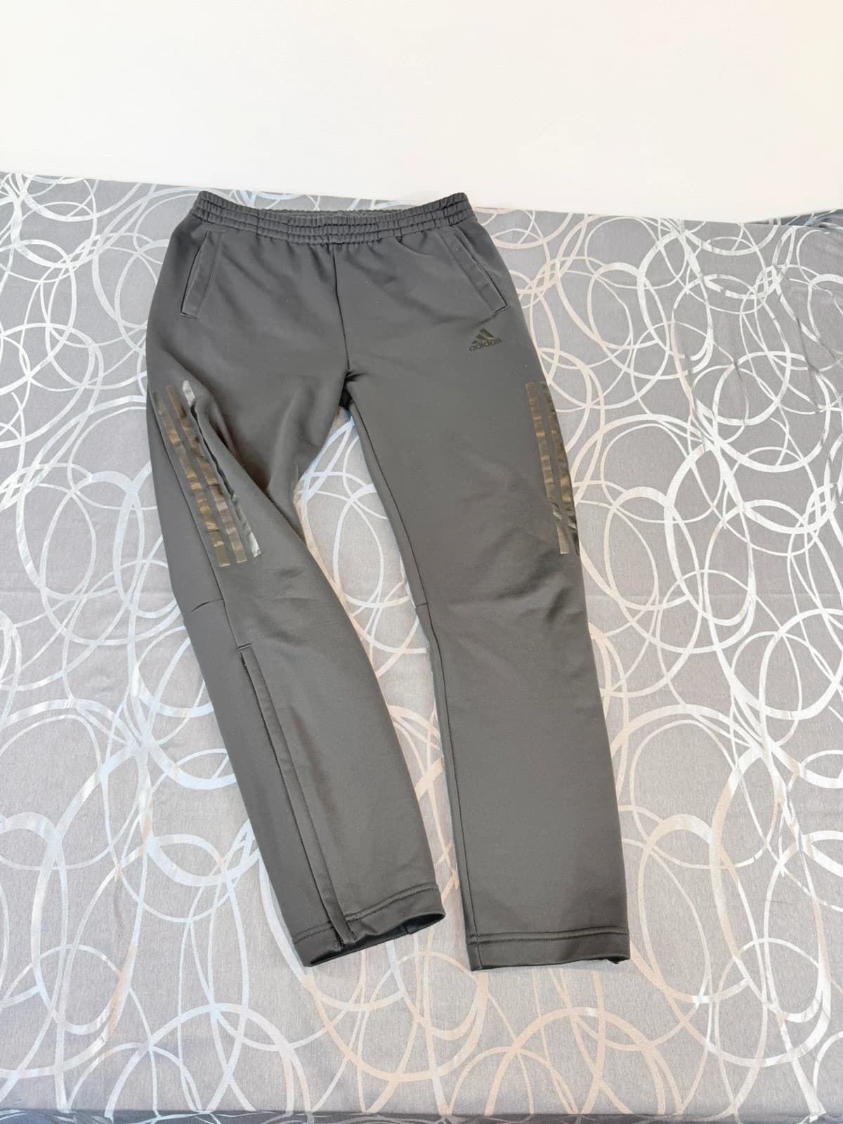 tepláky Adidas, velikost 164 — second hand, velmi dobrý