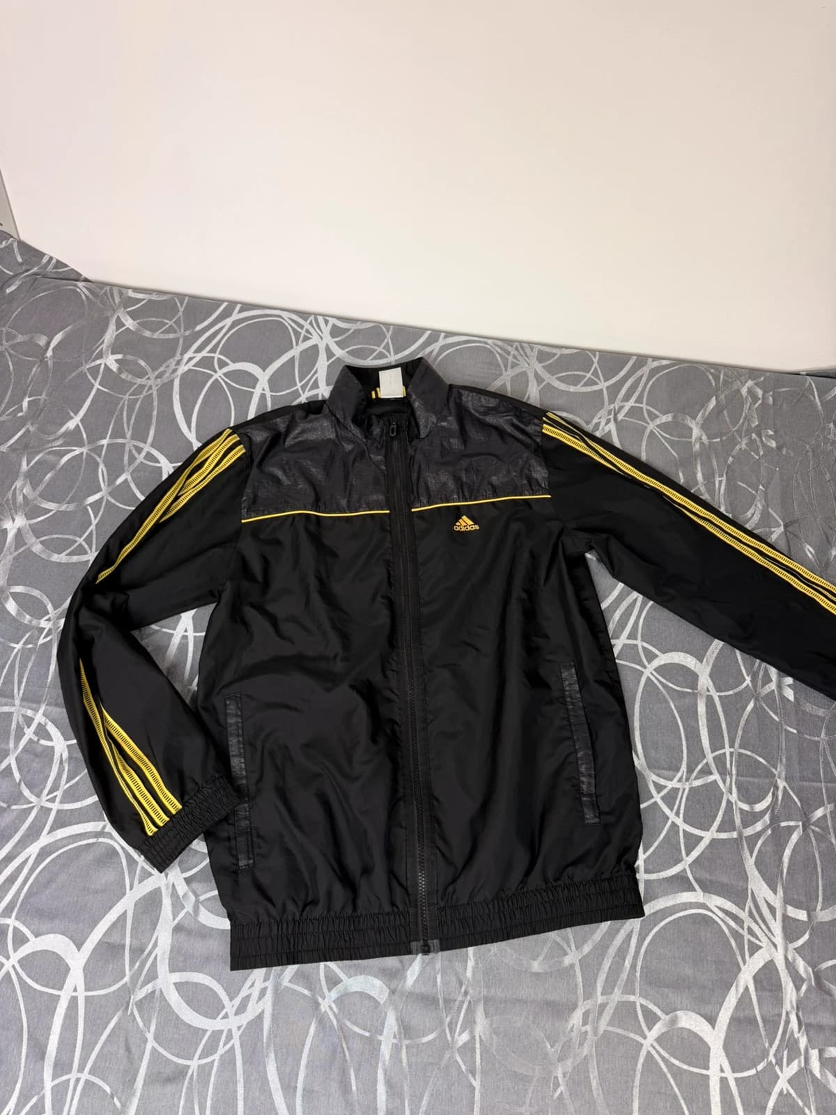 Adidas bunda, velikost M — second hand, velmi dobrý