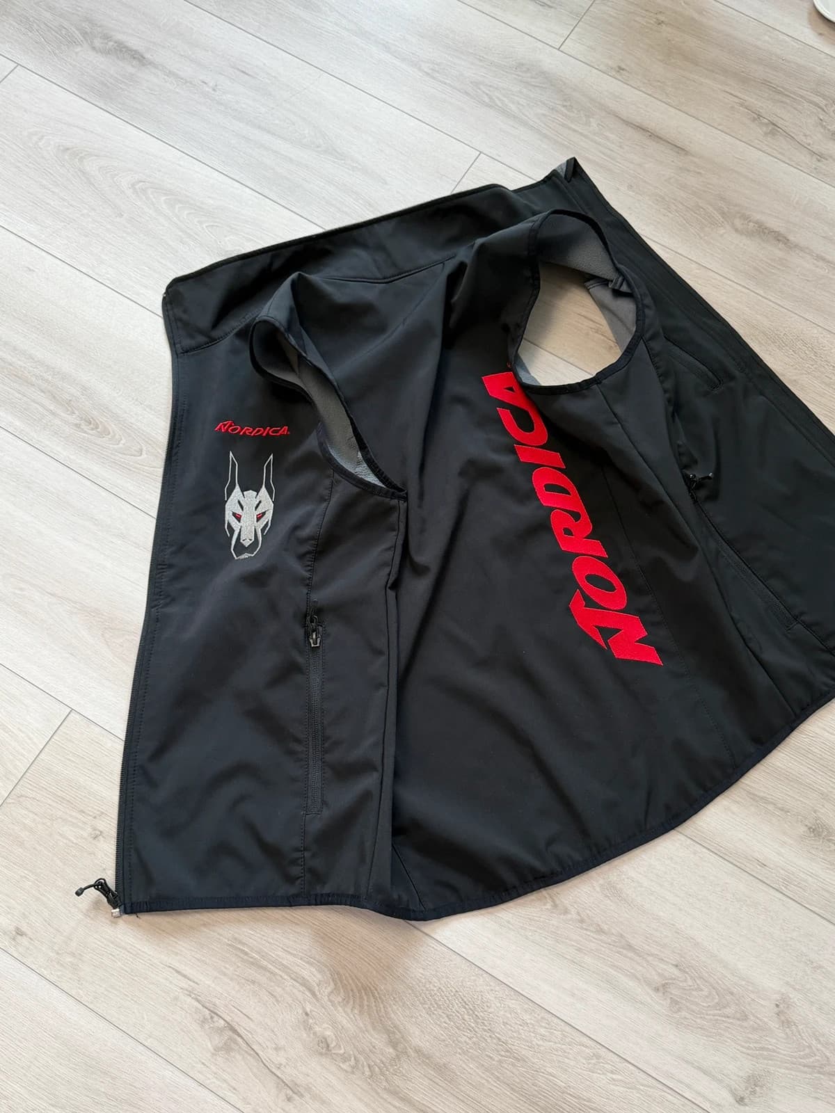 Nordica softshellová vesta, velikost S — second hand, velmi dobrý