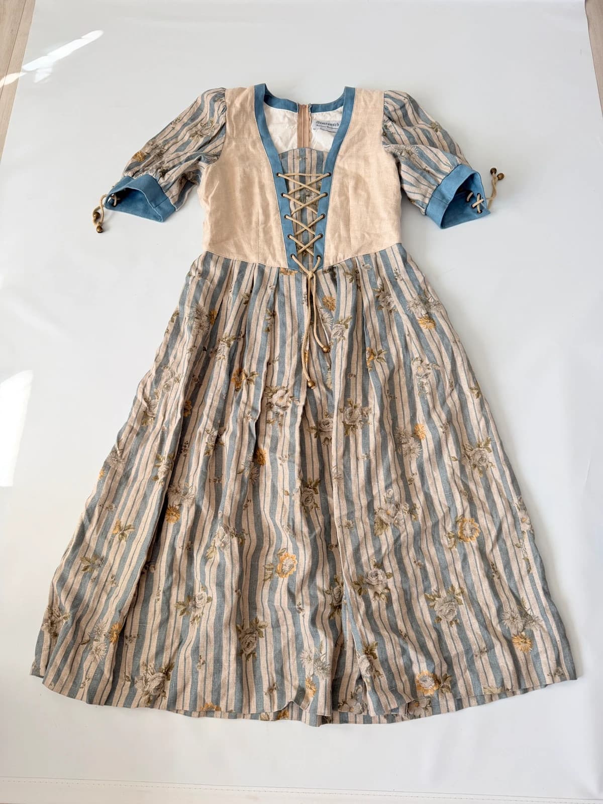 Alprausch Almrausch bavorské lněné šaty, velikost 44 — second hand, velmi dobrý