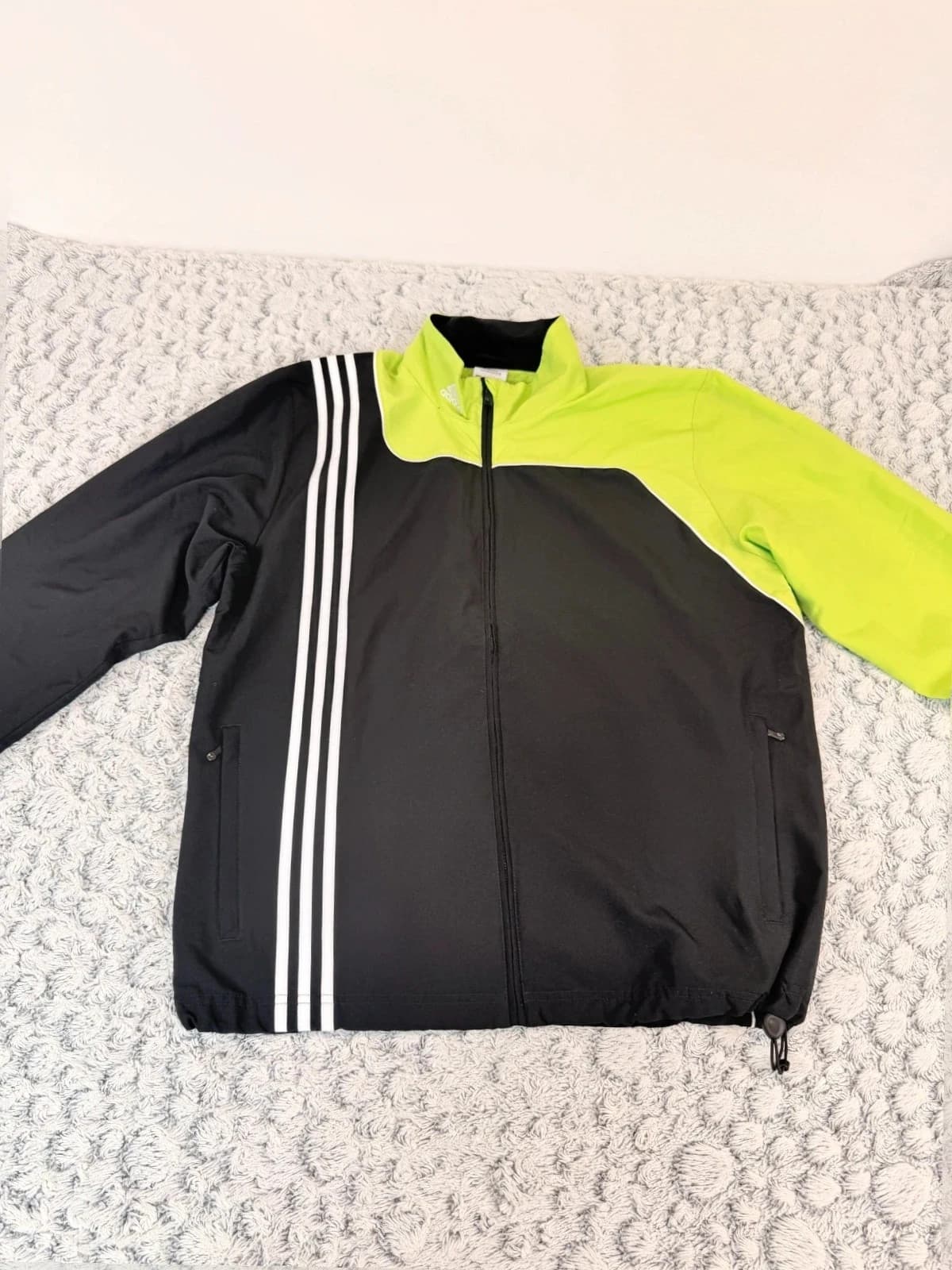 Adidas bunda, velikost XL — second hand, velmi dobrý