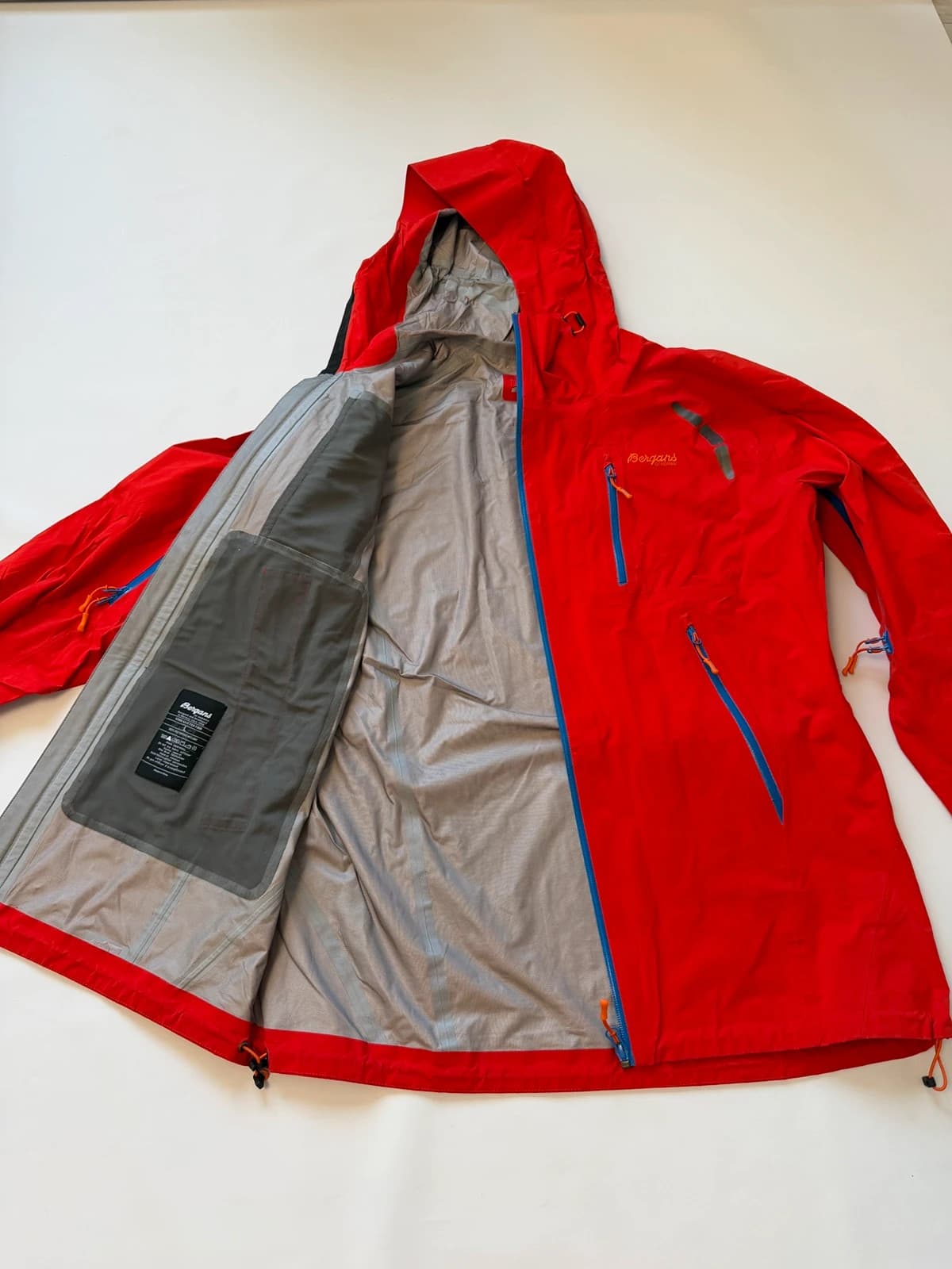 Bergans nepromokavá bunda, velikost L — second hand, velmi dobrý