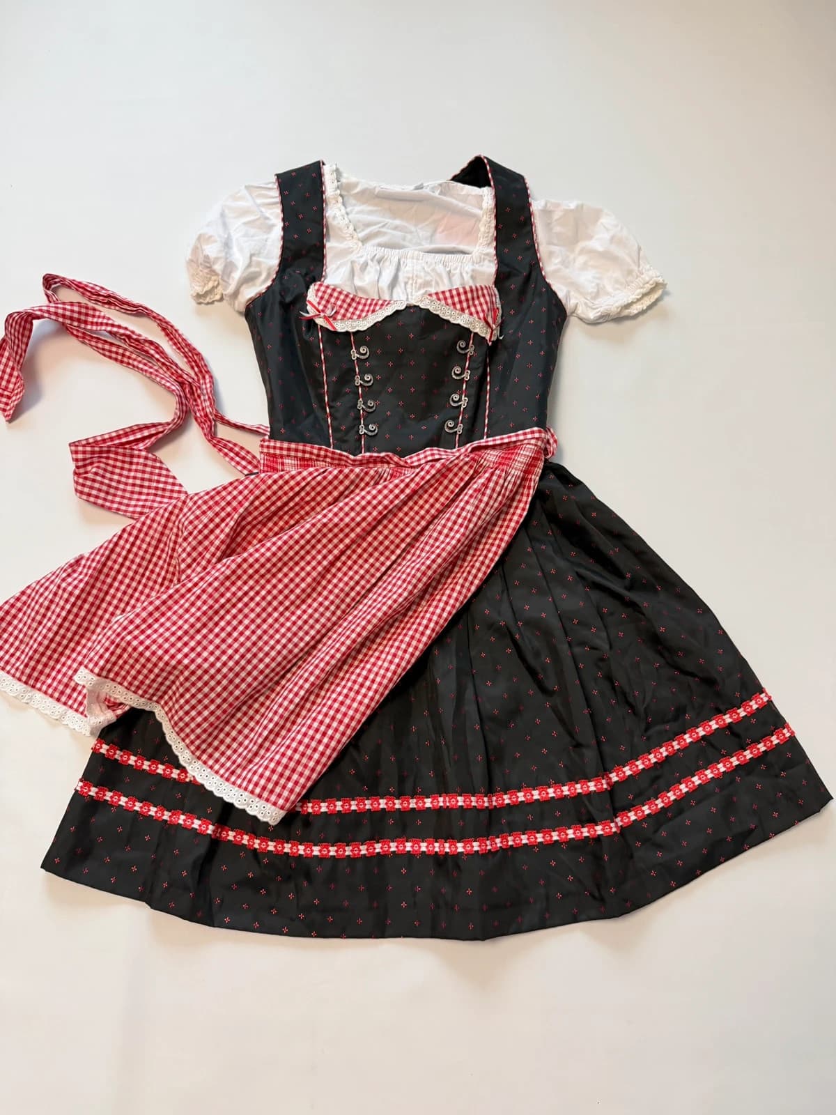 Krüger Madl Krüger bavorské šaty / dirndl / kroj, velikost 34 — second hand, velmi dobrý