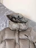 Krásný péřový kabát Puma, velikost XS — second hand, velmi dobrý — detail 3