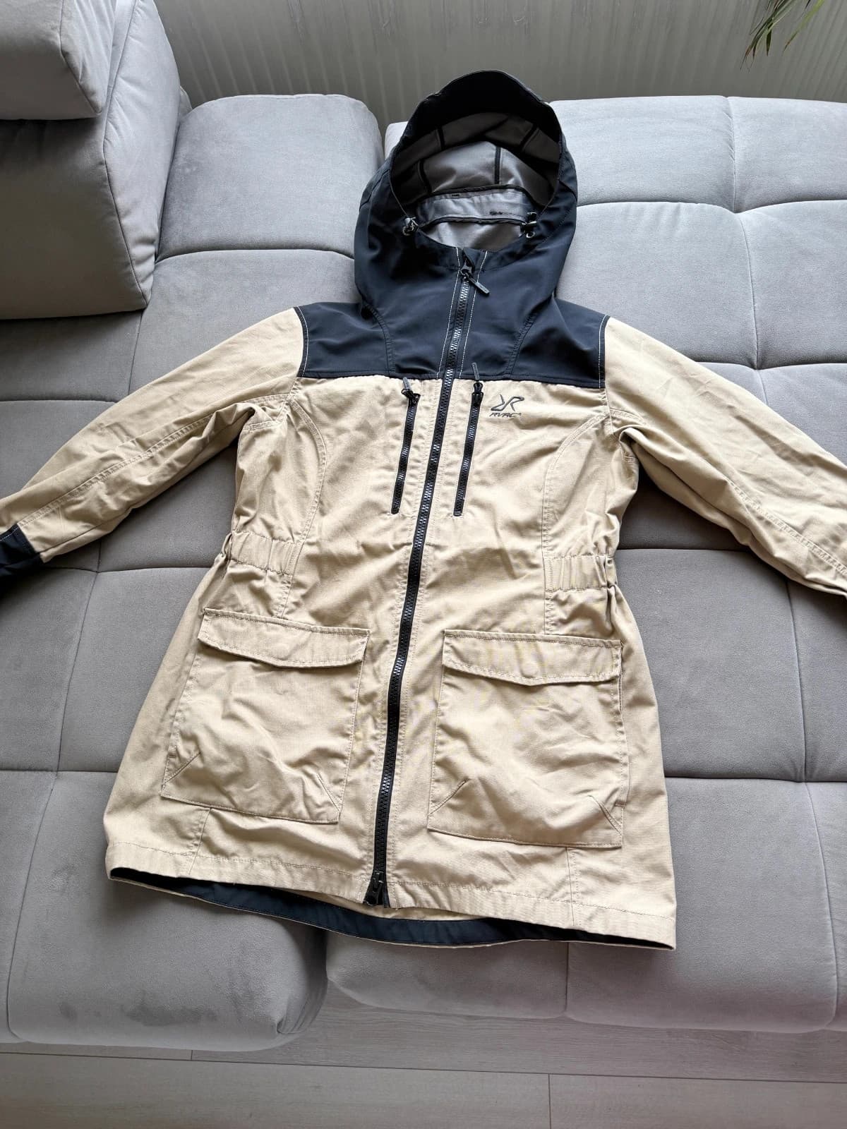RevolutionRace kabát, velikost XL — second hand, velmi dobrý