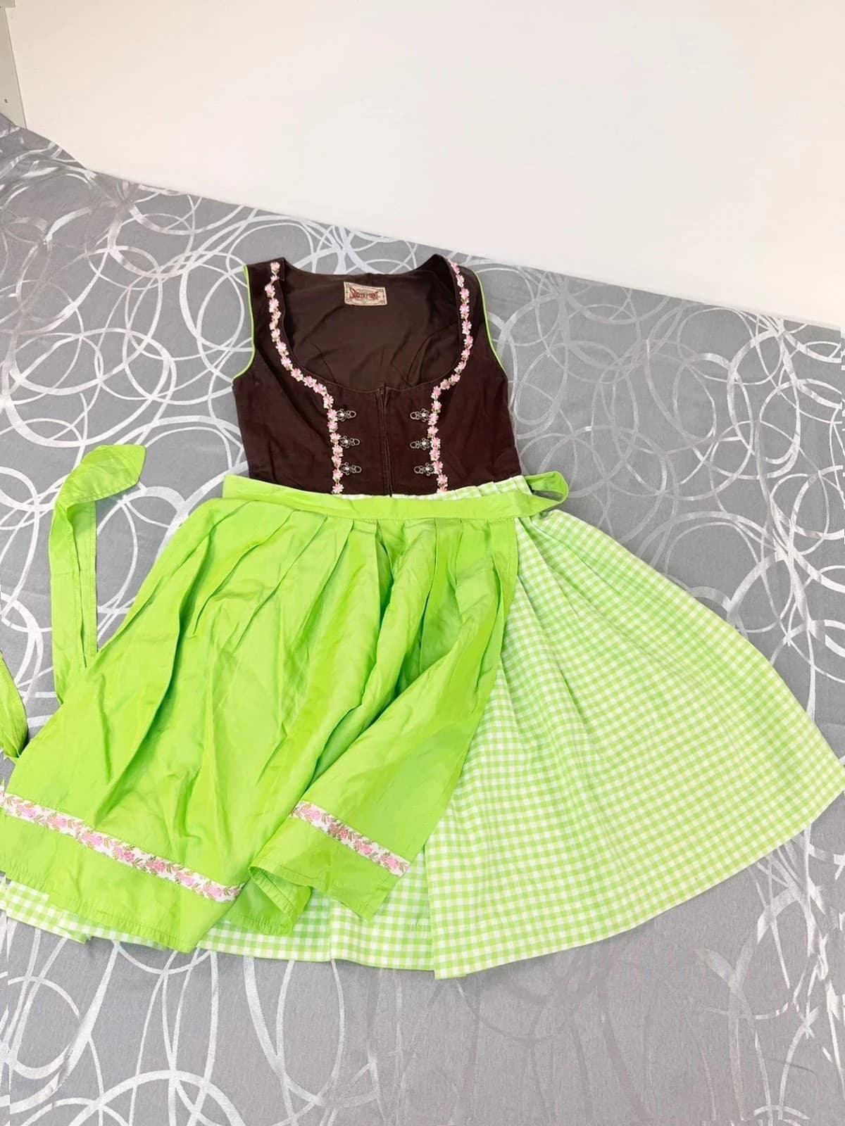 Stockerpoint bavorské šaty / dirndl / kroj, velikost 34 — second hand, velmi dobrý