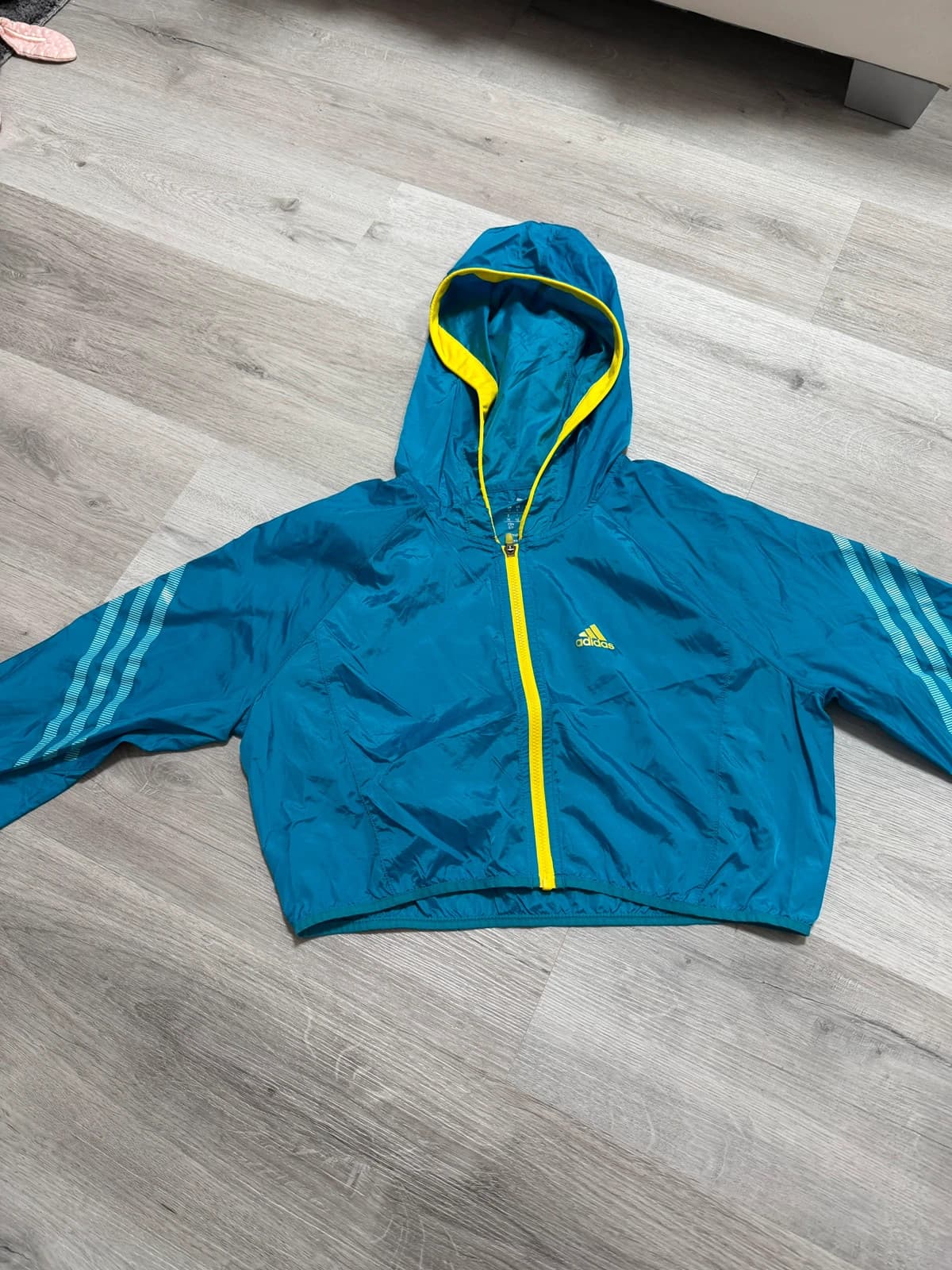 Adidas bunda krátká, velikost 36 — second hand, velmi dobrý