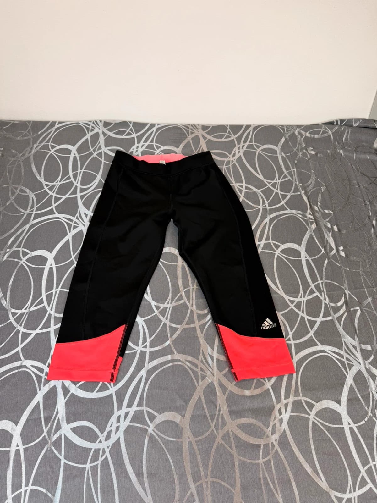 Adidas kraťasy, velikost 34 — second hand, velmi dobrý