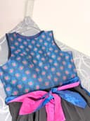 Himmelblau bavorské šaty / dirndl / kroj, velikost L — second hand, nové s visačkou — detail 9