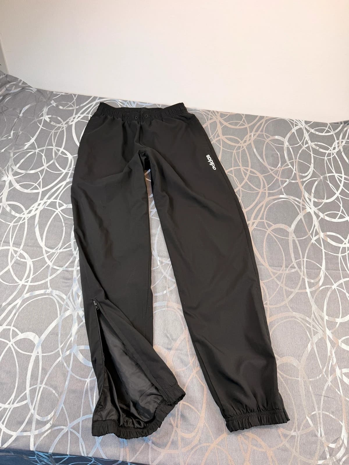 Adidas kalhoty, velikost S — second hand, velmi dobrý