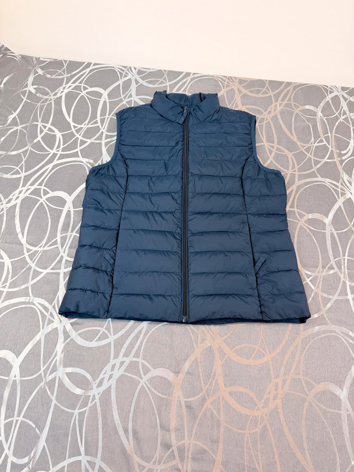 Essentials vesta, velikost M — second hand, velmi dobrý