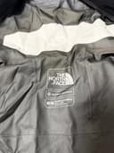 The North Face bunda Gore-tex, velikost M — second hand, velmi dobrý — detail 10
