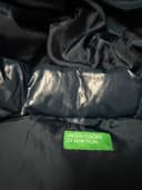 United Colors of Benetton Benetton péřová vesta, velikost 116 — second hand, velmi dobrý — detail 4