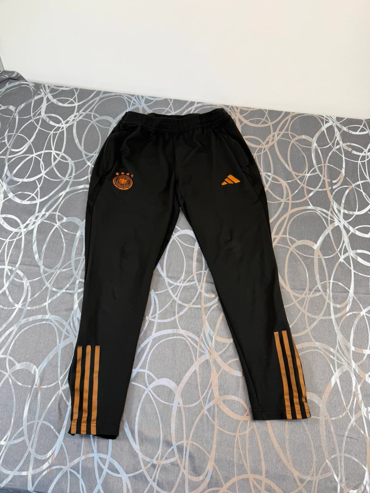 Adidas tepláky, velikost M — second hand, velmi dobrý