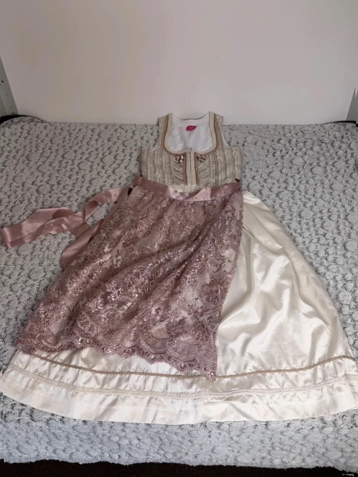 Krüger Dirndl Krüger bavorské šaty /dirndl, velikost 164 — second hand, velmi dobrý