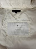 Tommy Hilfiger péřivá vesta, velikost M — second hand, velmi dobrý — detail 4