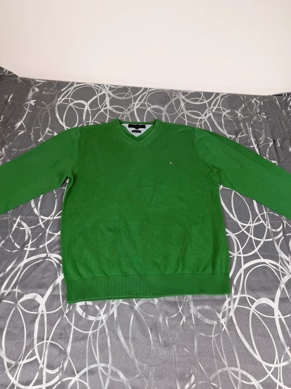 Tommy Hilfiger svetr, velikost L — second hand, dobrý
