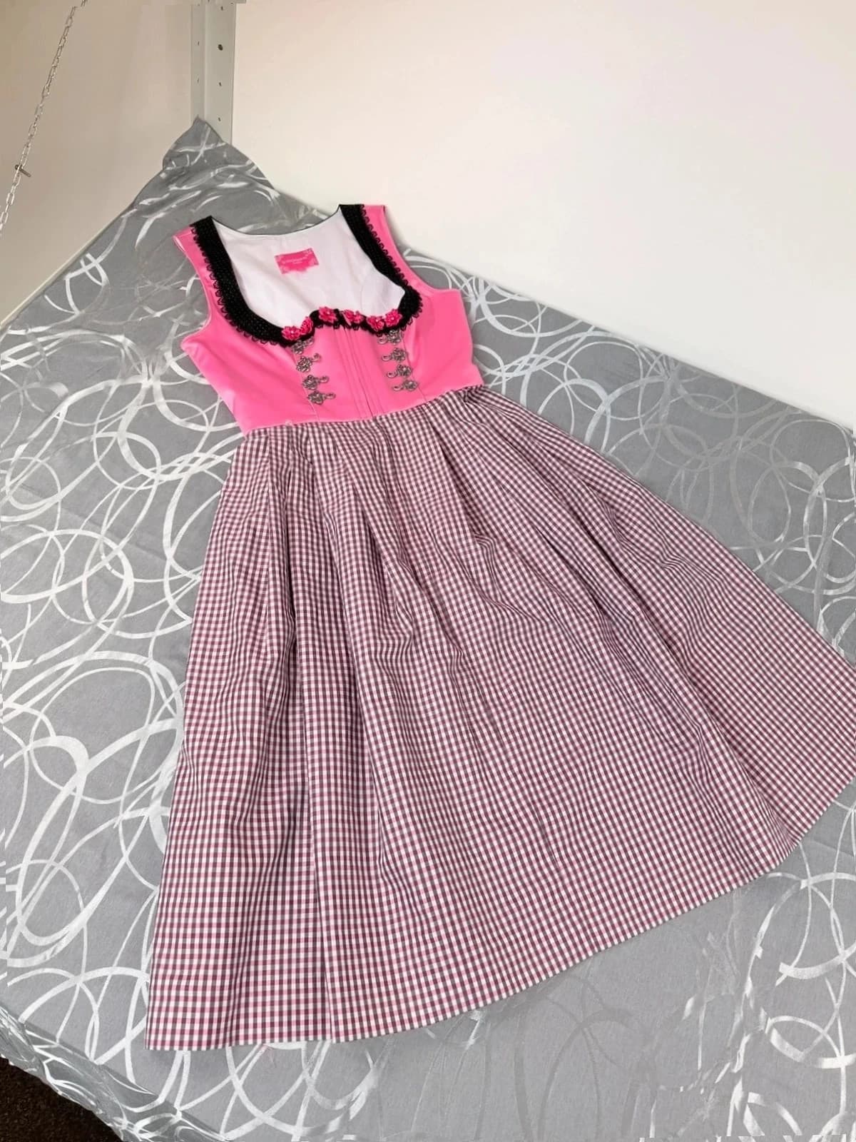 Krüger Madl Krüger bavorské šaty / dirndl / kroj, velikost XS — second hand, velmi dobrý