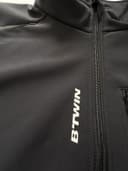 B'twin cyklistická bunda, velikost XL — second hand, velmi dobrý — detail 3