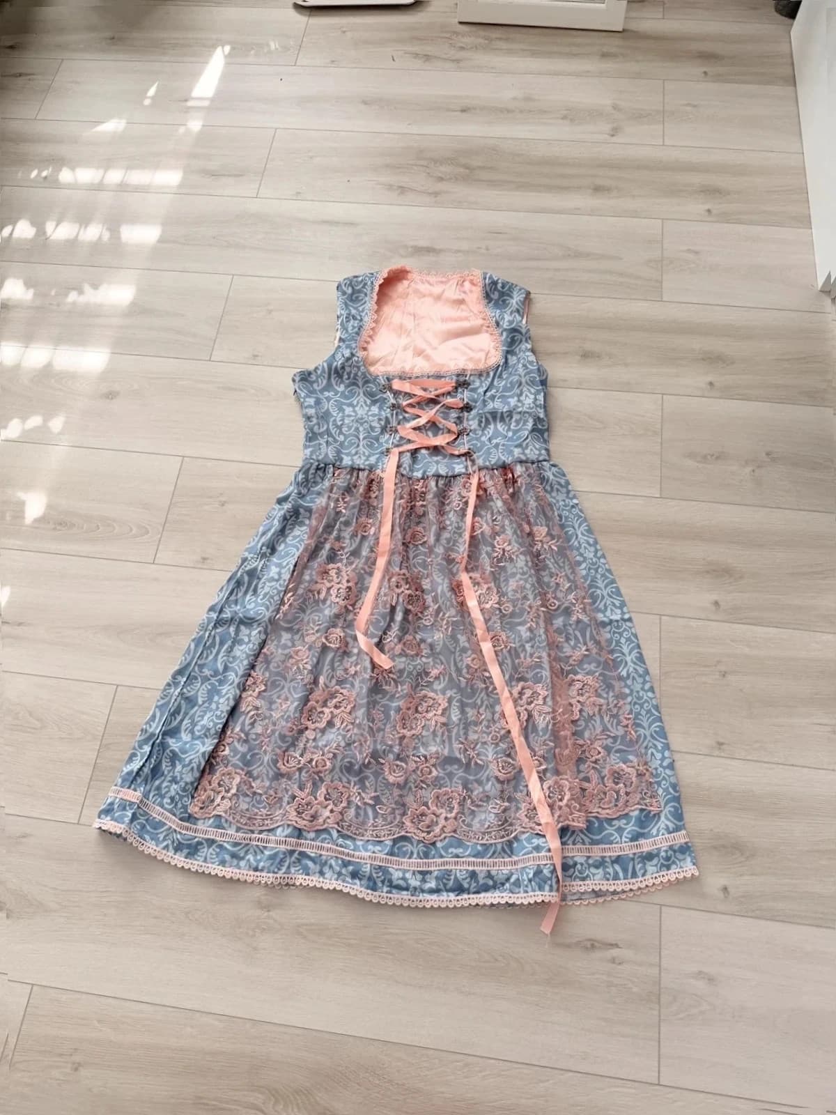 Bez značky bavorské šaty / dirndl / kroj, velikost XL — second hand, velmi dobrý