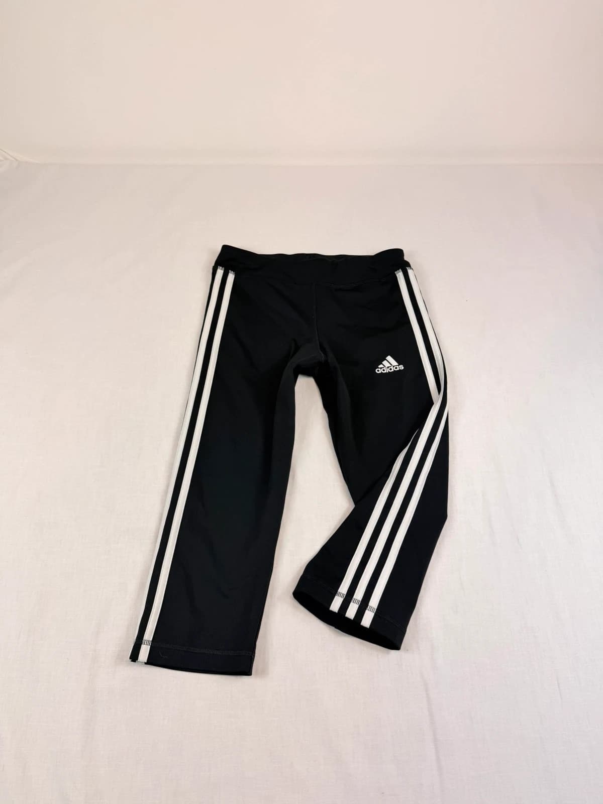 Kraťasy Adidas, velikost 170 — second hand, velmi dobrý
