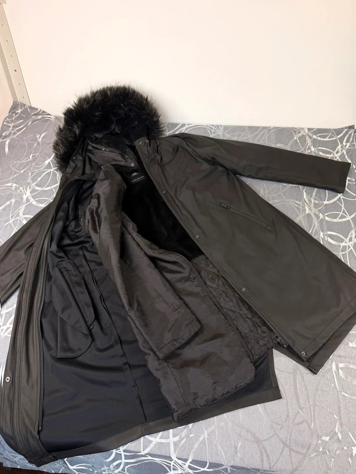 Nepromokavý kabát Zara, velikost L — second hand, velmi dobrý