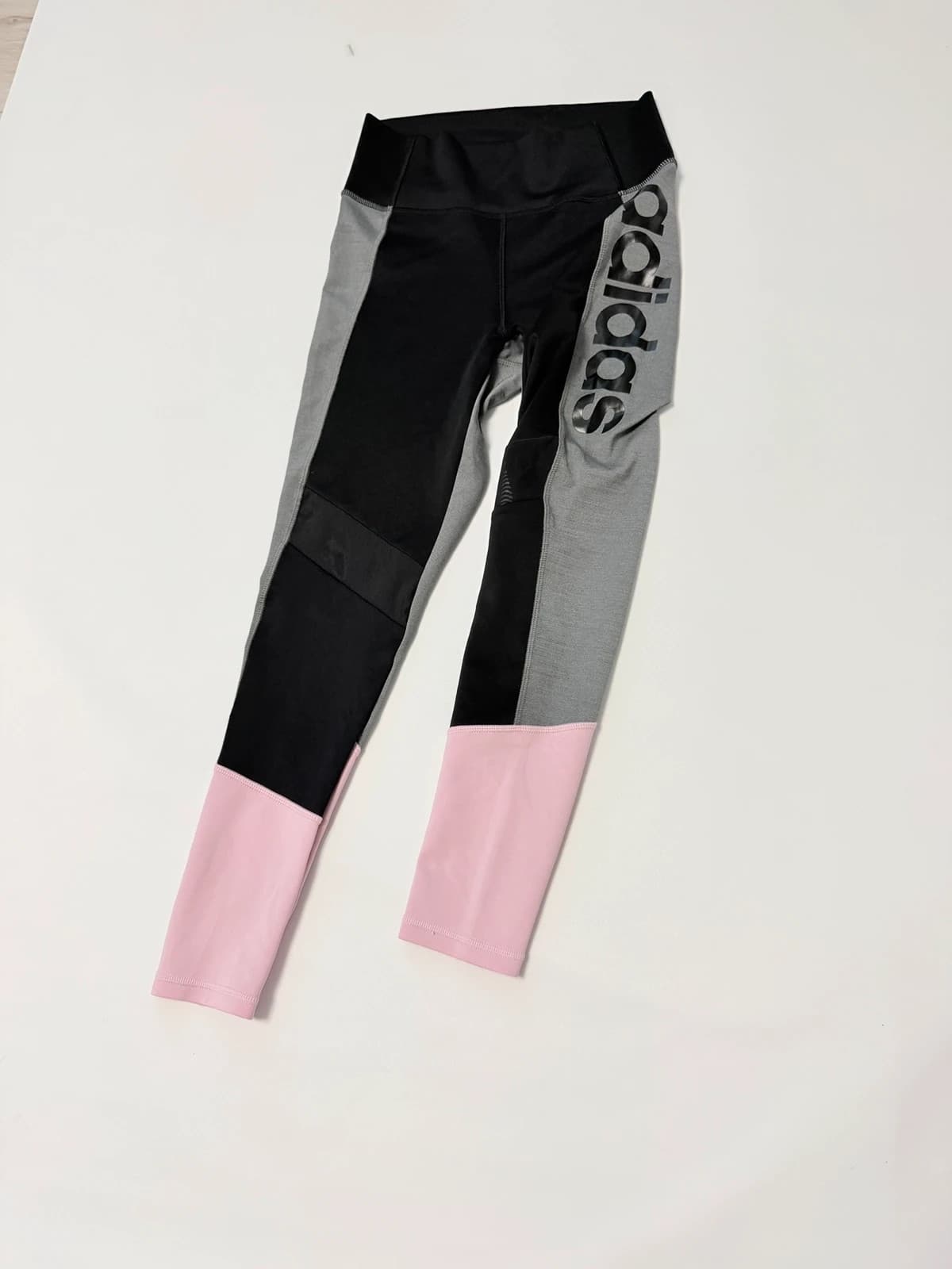 Leginy Adidas, velikost S — second hand, velmi dobrý