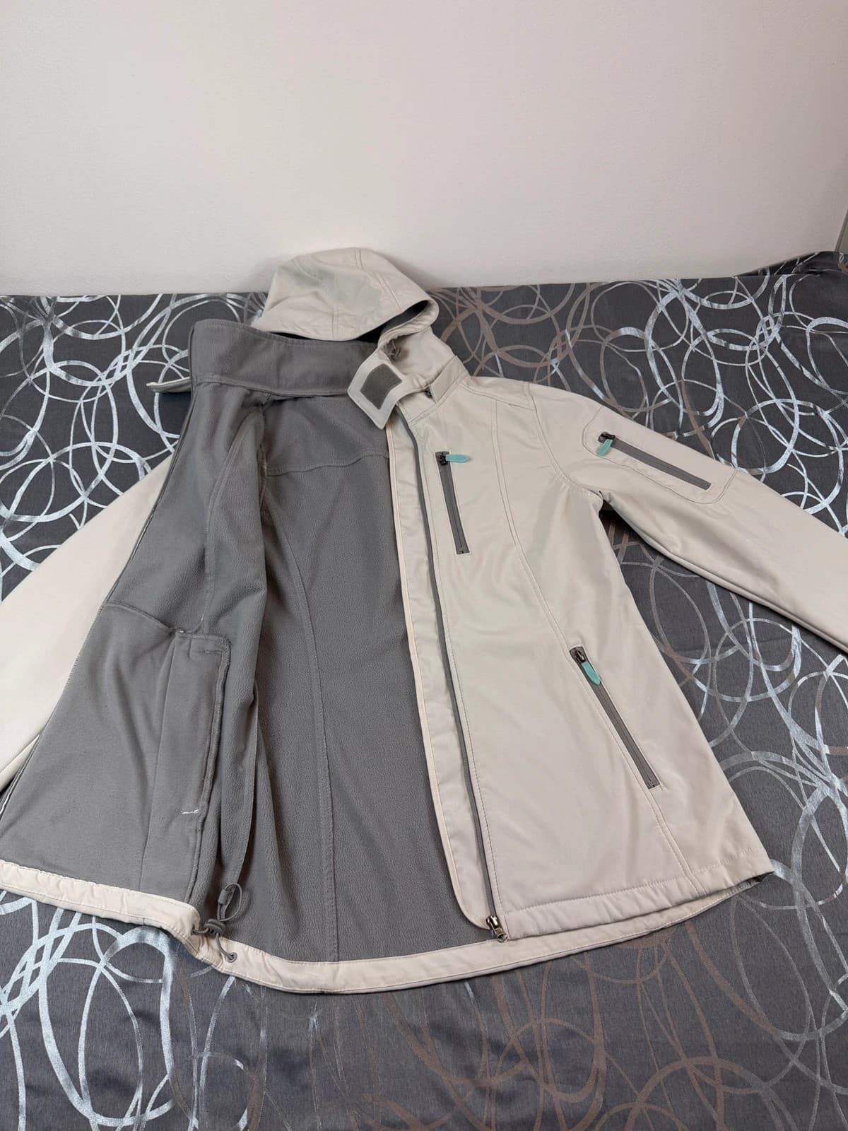 Janina softshellová bunda, velikost L — second hand, velmi dobrý