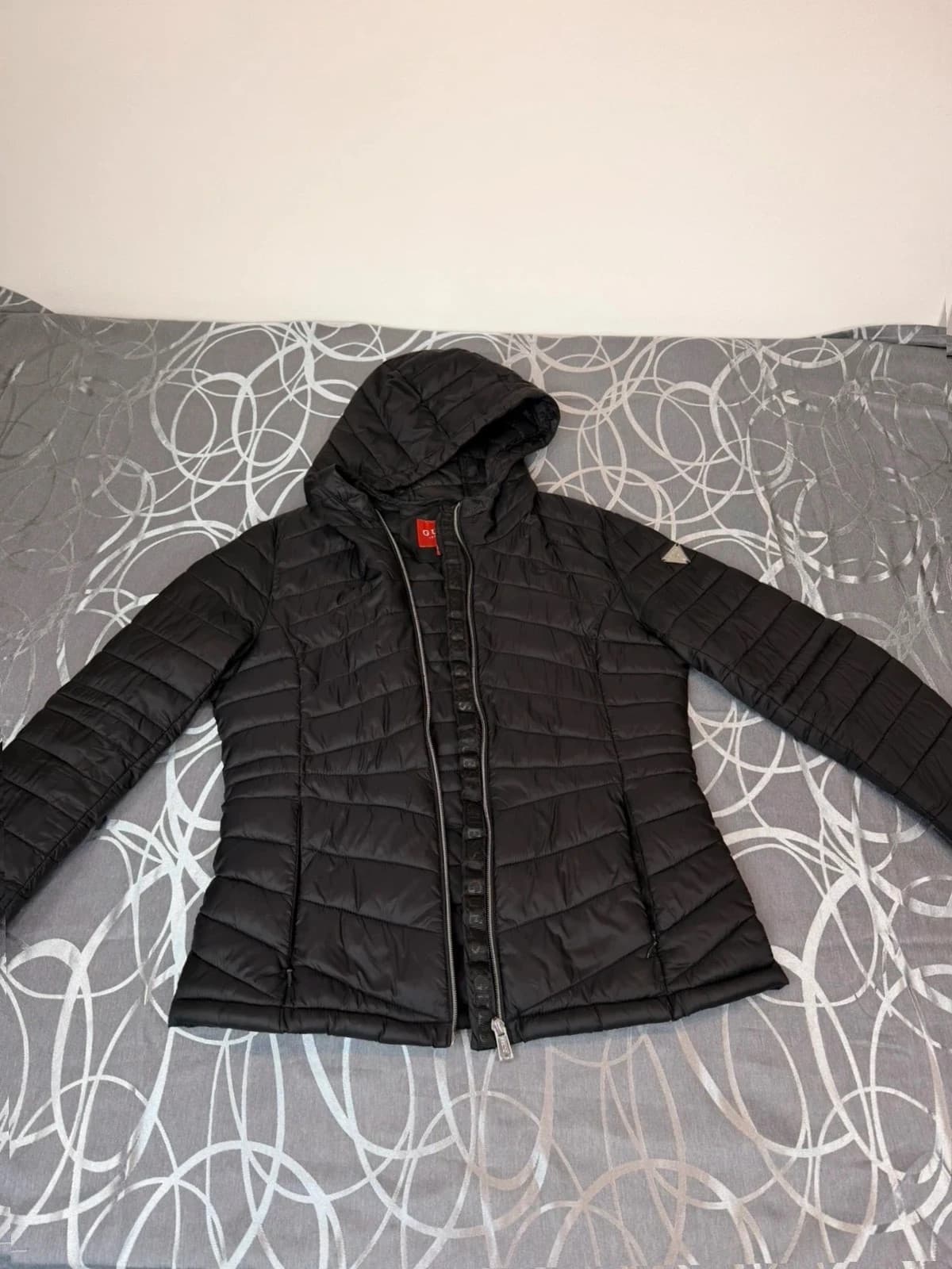 Guess bunda, velikost S — second hand, velmi dobrý