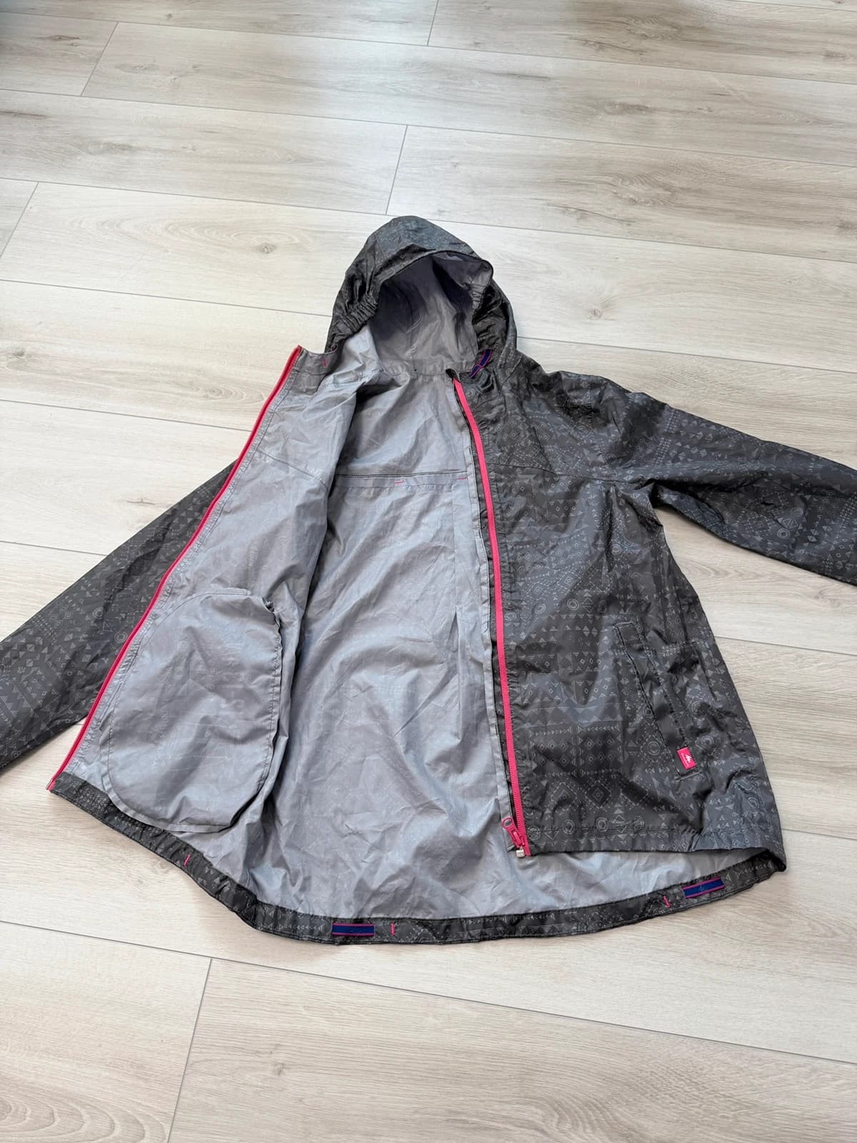 Quechua bunda nepromokavá / větrovka, velikost 152-158 — second hand, velmi dobrý