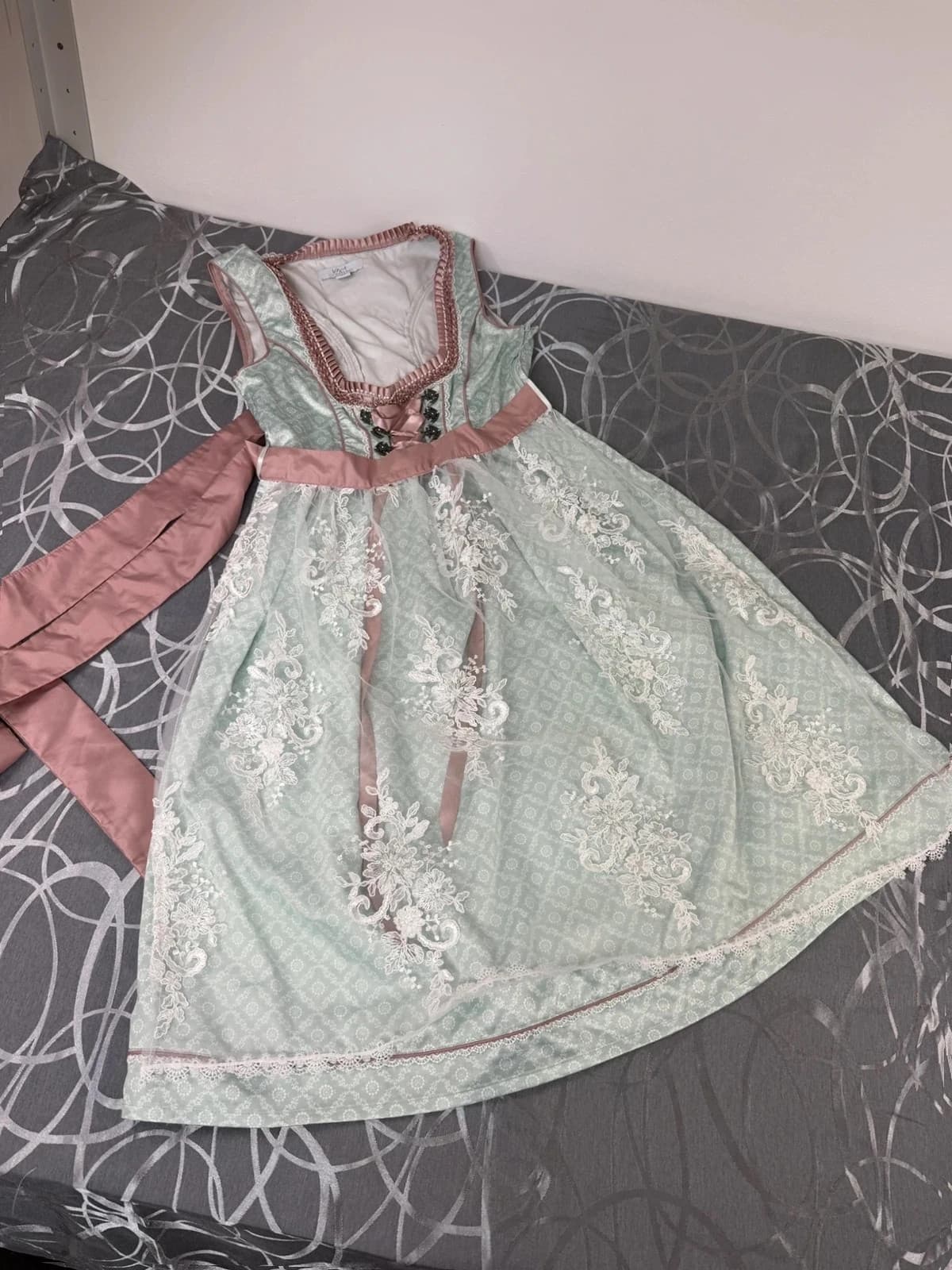 Viva Couture bavorské šaty / dirndl / kroj, velikost 34 — second hand, velmi dobrý