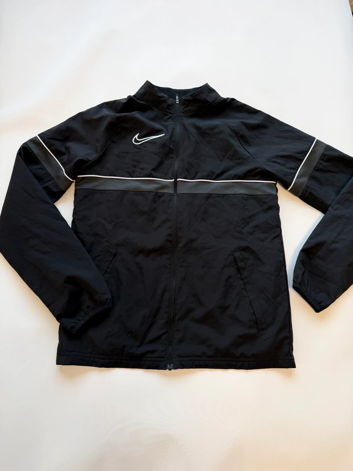 Bunda Nike, velikost 146-152 — second hand, velmi dobrý