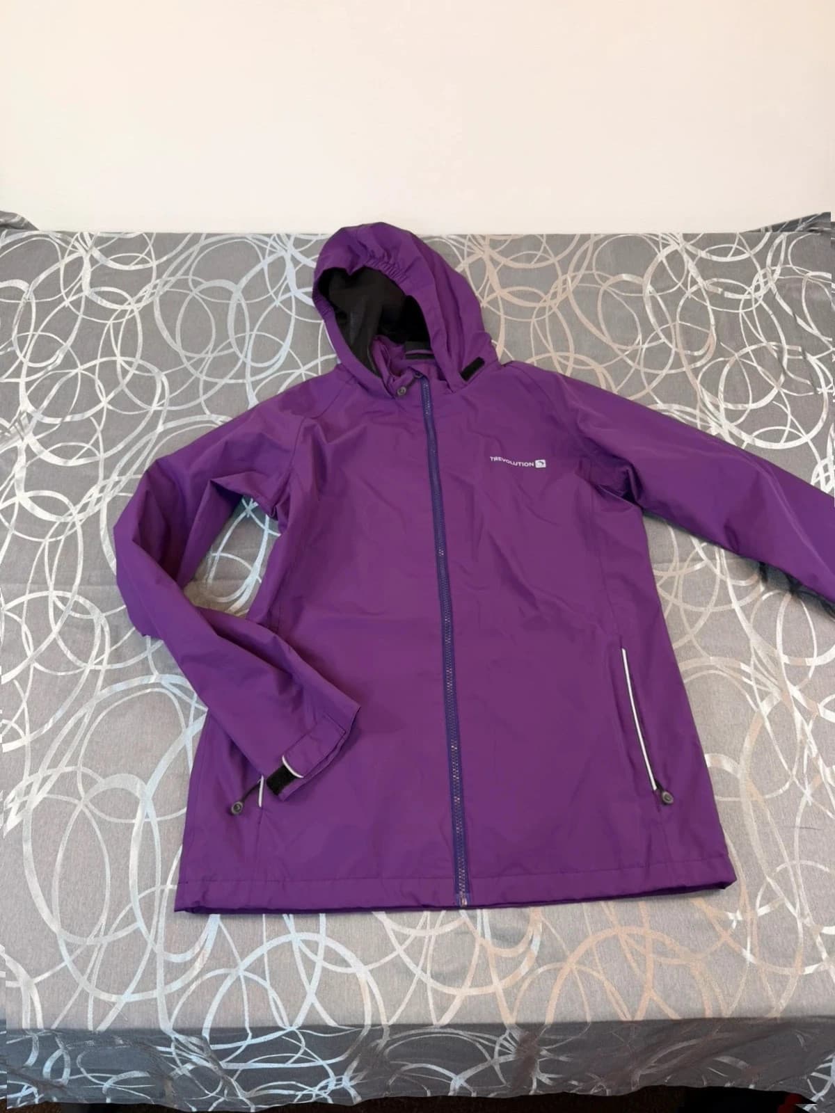 Trevolution bunda, velikost L — second hand, velmi dobrý