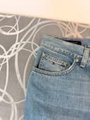Tommy Hilfiger rifle, velikost W32 — second hand, velmi dobrý — detail 4